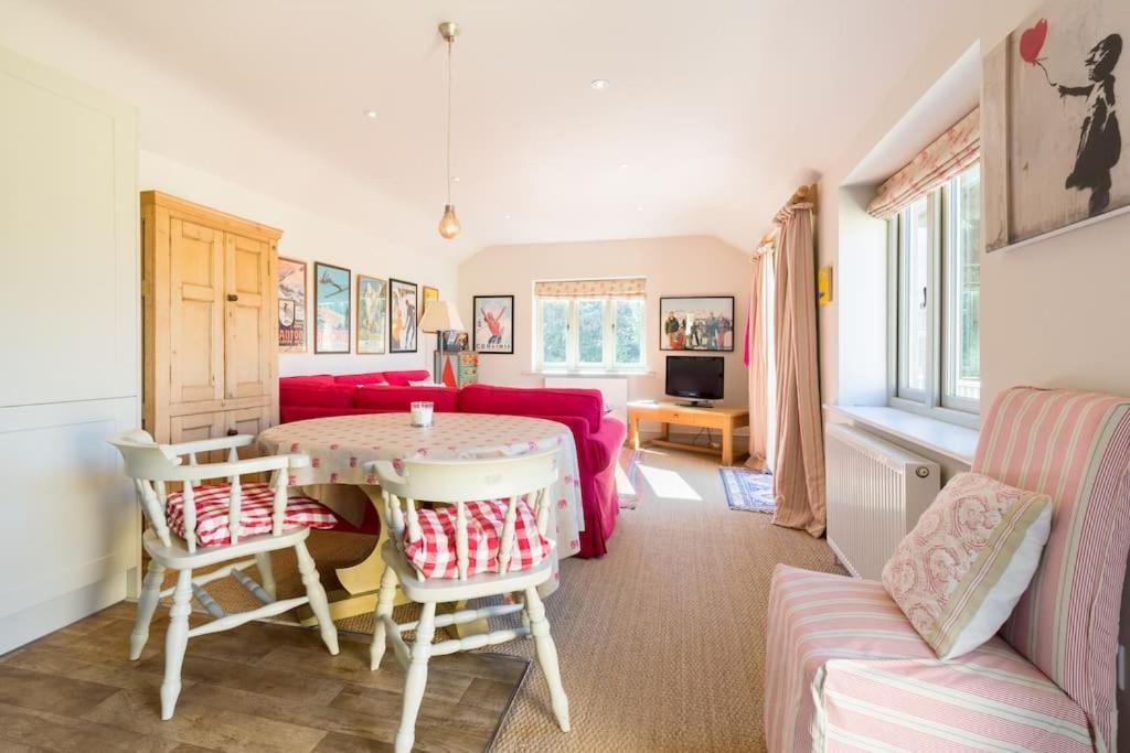 Charming Cottage Surrounded By Idyllic Garden In Peaceful Location In Central Charlbury Exterior foto